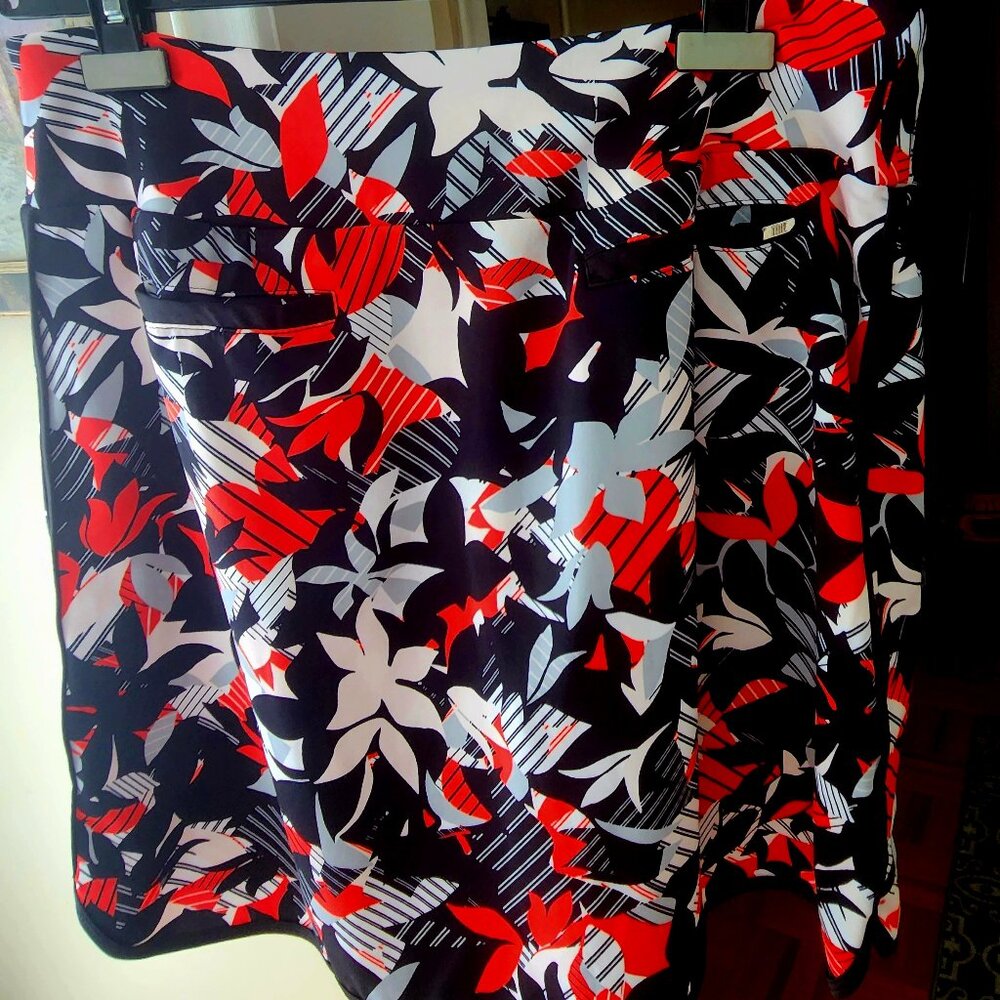 C11  Funky skort - Bright red, black & white, stretchy w/pockets good activewear
